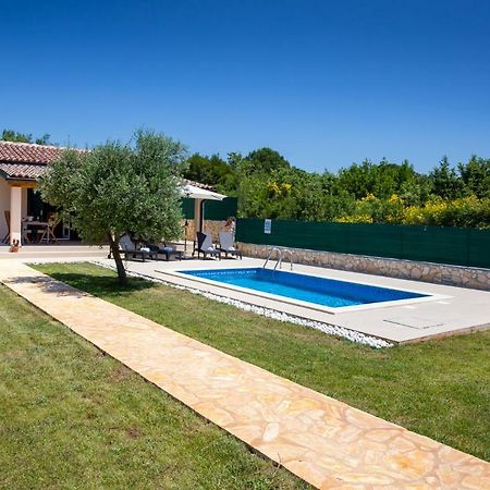 House Jozefina With Pool Apartment Ровин Екстериор снимка