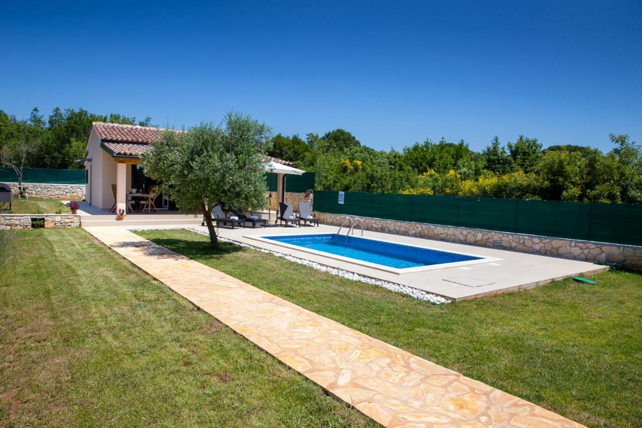 House Jozefina With Pool Apartment Ровин Екстериор снимка