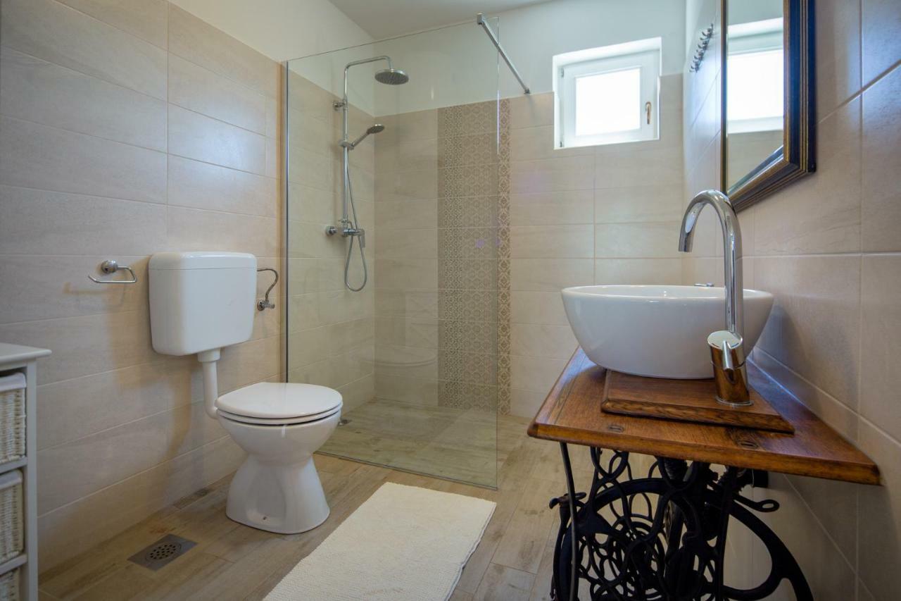House Jozefina With Pool Apartment Ровин Екстериор снимка