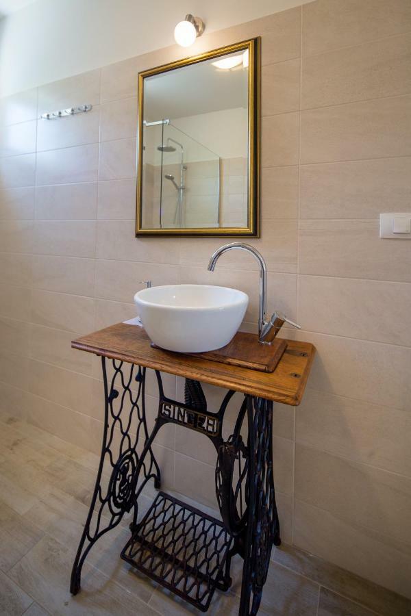 House Jozefina With Pool Apartment Ровин Екстериор снимка