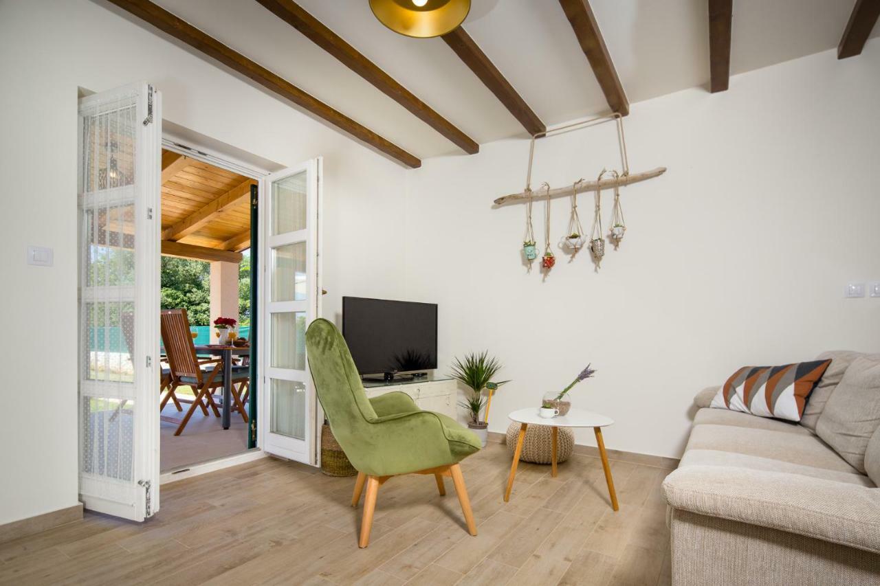 House Jozefina With Pool Apartment Ровин Екстериор снимка